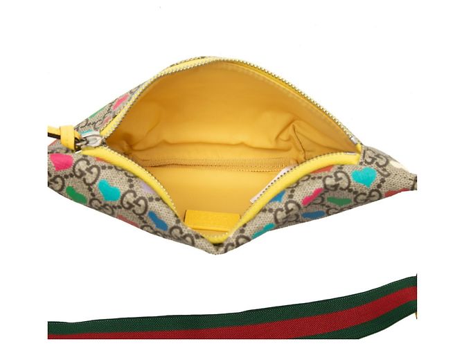Bolsa de cintura infantil Gucci GG Supreme Heart Multicor Bege - vista 4