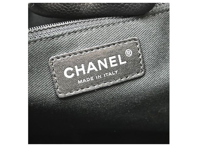 Chanel Ultimate Executive Caviar Medium Negro - vista 4