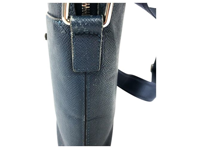Borsa Louis Vuitton Taiga Grigori Messenger PM Blu navy - vista 17