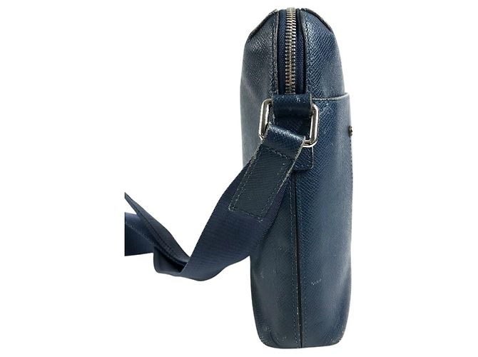 Borsa Louis Vuitton Taiga Grigori Messenger PM Blu navy - vista 2