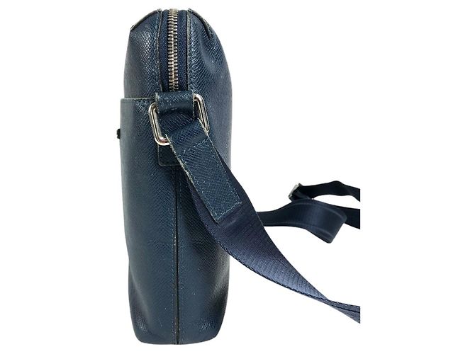 Borsa Louis Vuitton Taiga Grigori Messenger PM Blu navy - vista 3