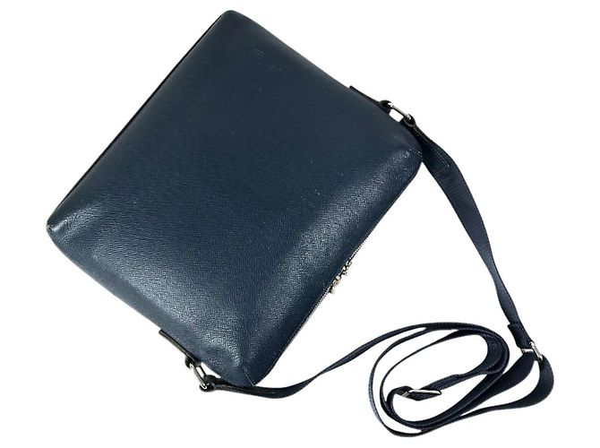 Borsa Louis Vuitton Taiga Grigori Messenger PM Blu navy - vista 4