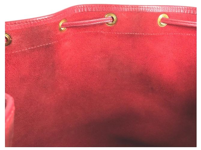 Market Hermès Hermes Vintage Red Courchevel Leather Drawstring Shoulder Bag - view 17
