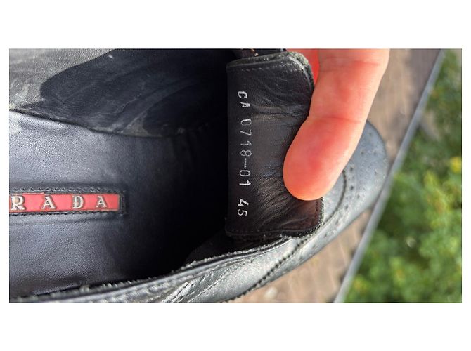 Prada Schwarze Leder Brogues mit dicker Sohle - Ansicht 13