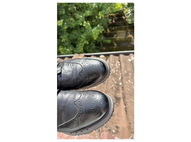 Prada Schwarze Leder Brogues mit dicker Sohle - Ansicht 3