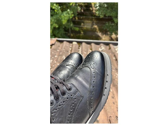 Prada Schwarze Leder Brogues mit dicker Sohle - Ansicht 8