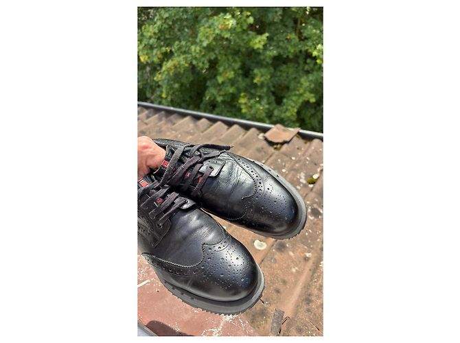 Prada Schwarze Leder Brogues mit dicker Sohle - Ansicht 9