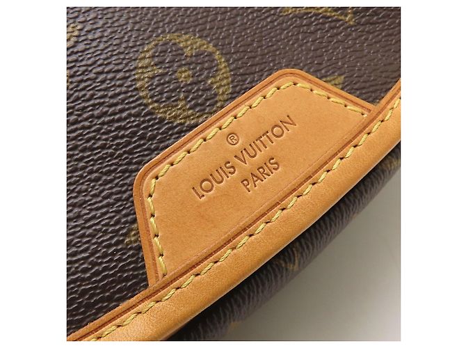 Bolsa de Ombro Louis Vuitton Monogram Menilmontant PM Marrom Monograma - vista 15