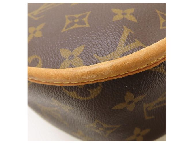 Bolsa de Ombro Louis Vuitton Monogram Menilmontant PM Marrom Monograma - vista 17