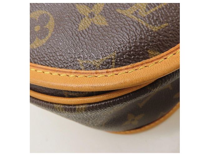 Bolsa de Ombro Louis Vuitton Monogram Menilmontant PM Marrom Monograma - vista 19