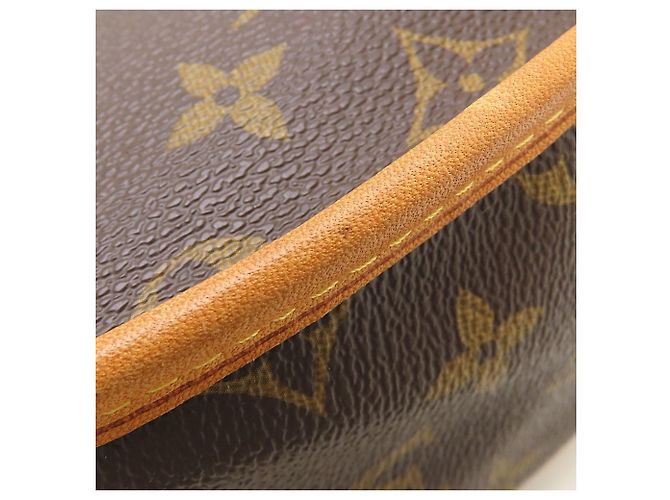 Bolsa de Ombro Louis Vuitton Monogram Menilmontant PM Marrom Monograma - vista 20