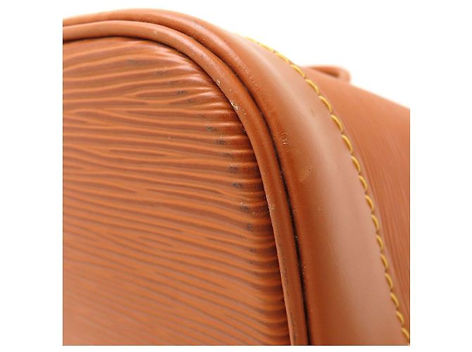 Borsa Louis Vuitton Epi Alma in Gold Cipango D'oro - vista 13