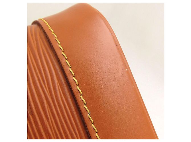 Borsa Louis Vuitton Epi Alma in Gold Cipango D'oro - vista 19