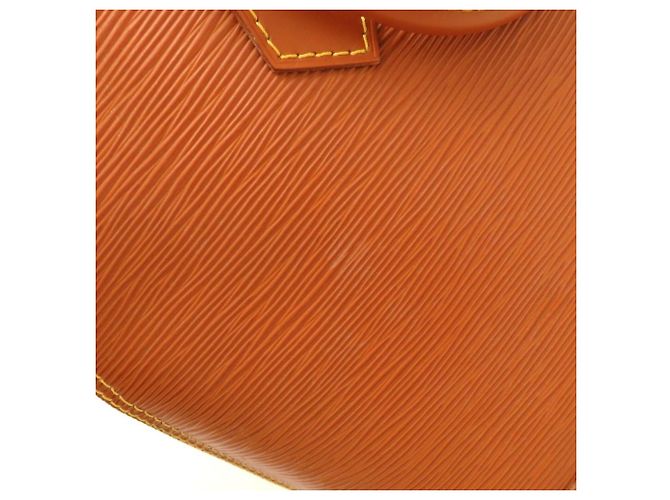 Borsa Louis Vuitton Epi Alma in Gold Cipango D'oro - vista 20