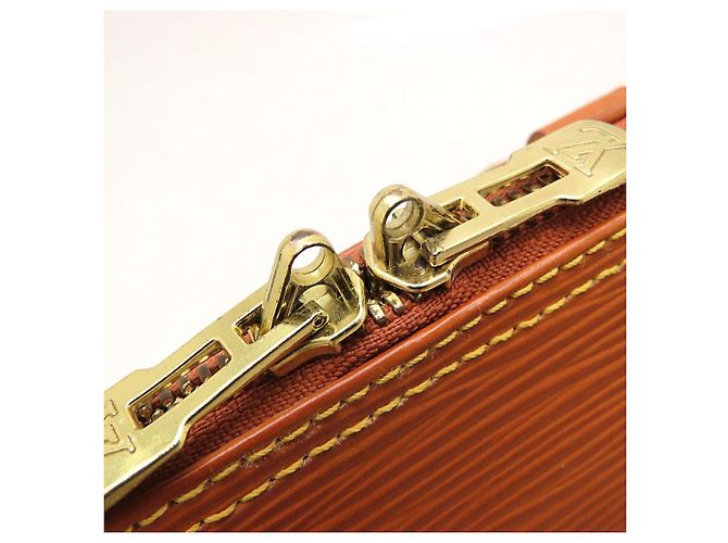 Borsa Louis Vuitton Epi Alma in Gold Cipango D'oro - vista 22