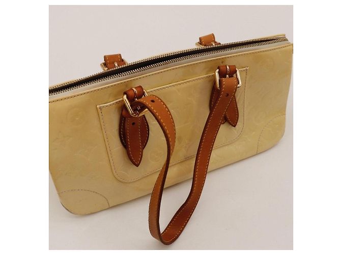 Borsa Louis Vuitton Monogram Vernis Reade PM Beige - vista 7