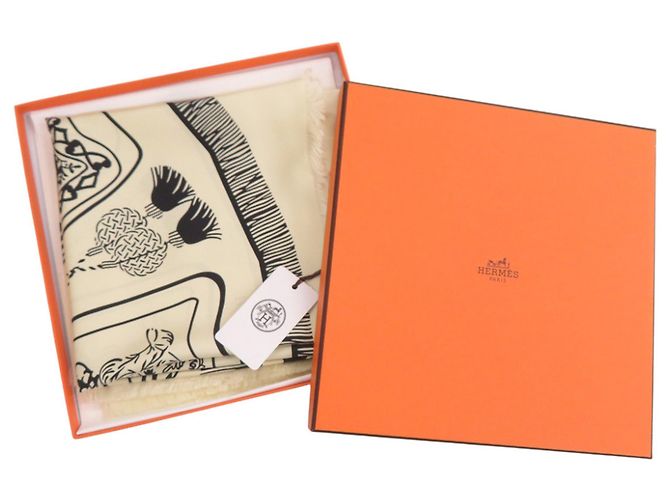 Hermès Lenço Hermes Carre 80 Poste et Cavalerie Bege - vista 2