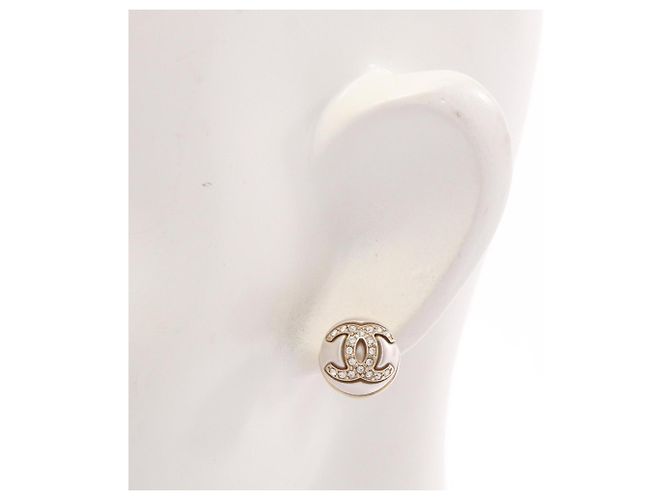 Orecchini Chanel I22S Coco Mark Stud Earrings Bianco D'oro - vista 4