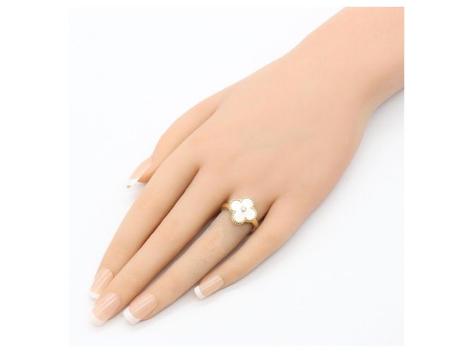 Van Cleef & Arpels Vintage Alhambra Ring aus Perlmutt Weiß Golden - Ansicht 8