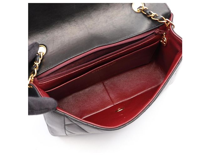 Borsa a tracolla Chanel Matelassé Diana Flap Nero - vista 3
