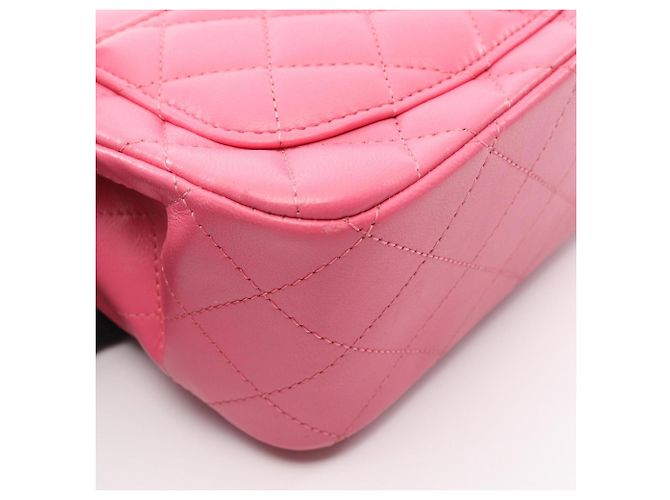 Borsa a tracolla Chanel Mini Matelassé in rosa - vista 9