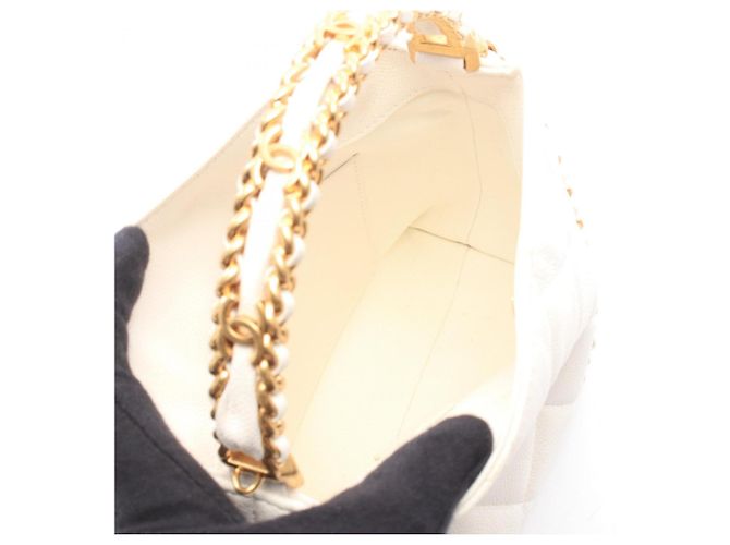 Timeless Borsa Hobo Small Matelassé Chanel in White Bianco - vista 3
