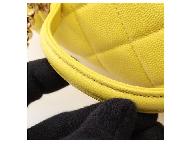 Picca borsa vanity Chanel Matelassé in giallo - vista 12