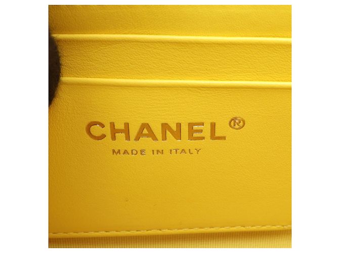 Picca borsa vanity Chanel Matelassé in giallo - vista 4