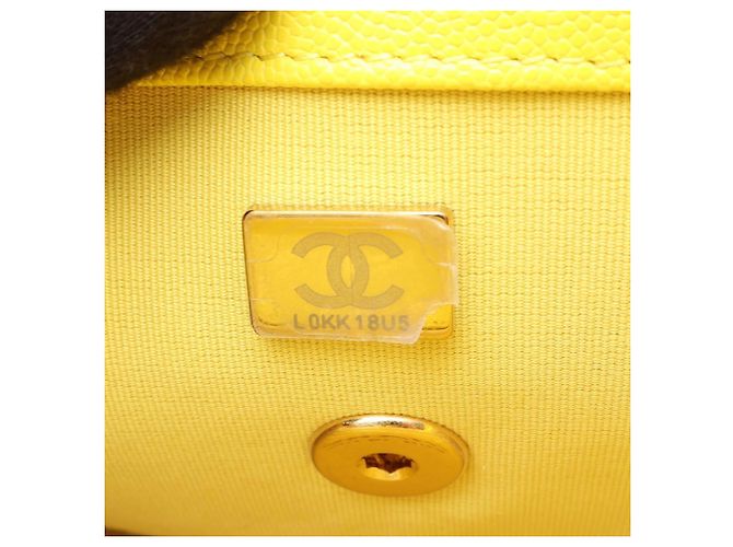 Picca borsa vanity Chanel Matelassé in giallo - vista 5