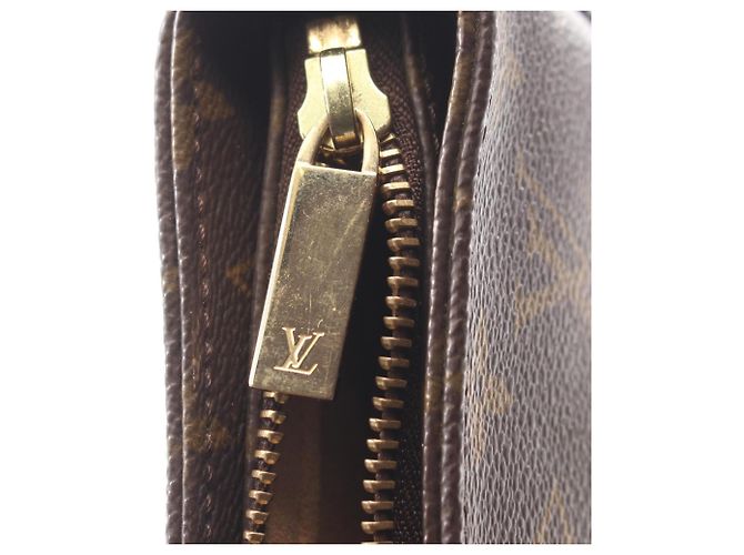 Bolsa de Ombro Louis Vuitton Looping MM Marrom - vista 13