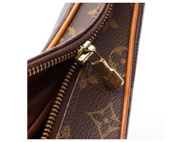 Borsa a tracolla Louis Vuitton Boulogne PM Monogram Marrone - vista 11