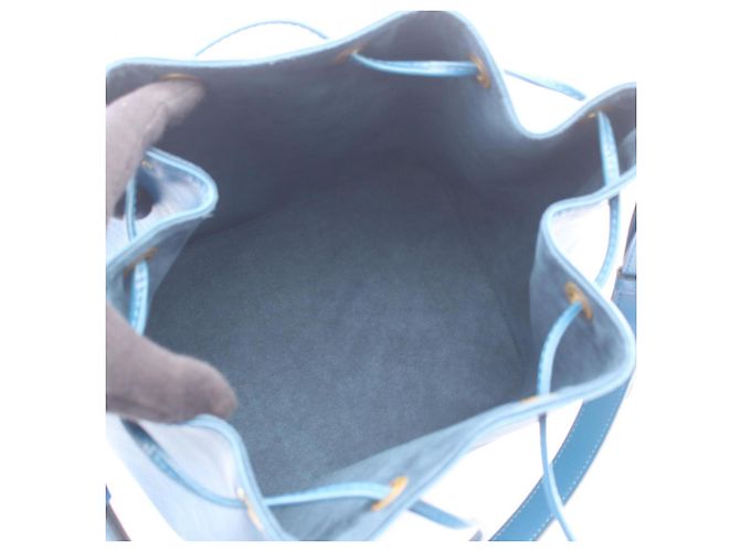 Noe Borsa a tracolla Louis Vuitton Petit Noé Blu - vista 3