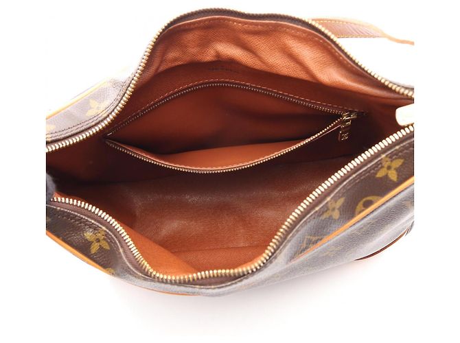 Borsa a tracolla Louis Vuitton Boulogne PM Monogram Marrone - vista 3