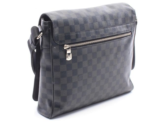 Borsa a tracolla Louis Vuitton District MM NM Damier Graphite Nero - vista 2