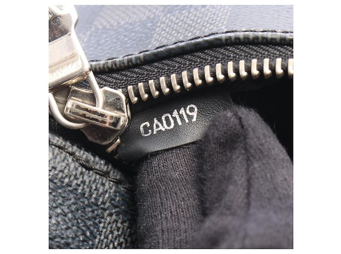 Borsa a tracolla Louis Vuitton District MM NM Damier Graphite Nero - vista 5