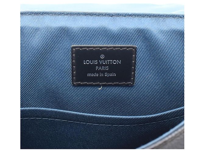 Borsa a tracolla Louis Vuitton District PM NM Damier Graphite Nero - vista 4