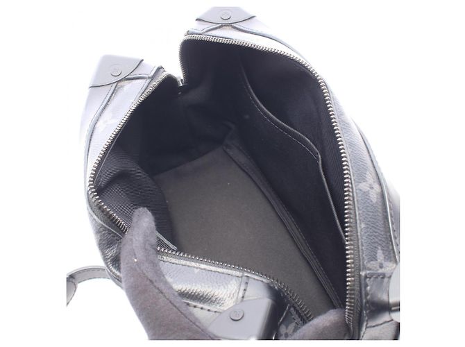 Borsa a tracolla Soft Trunk Louis Vuitton Nero - vista 3