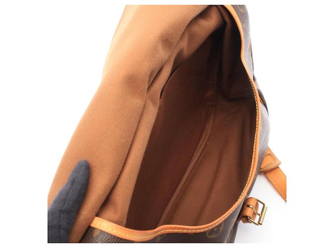Borsa a tracolla Louis Vuitton Saumur 35 Monogram Marrone - vista 3