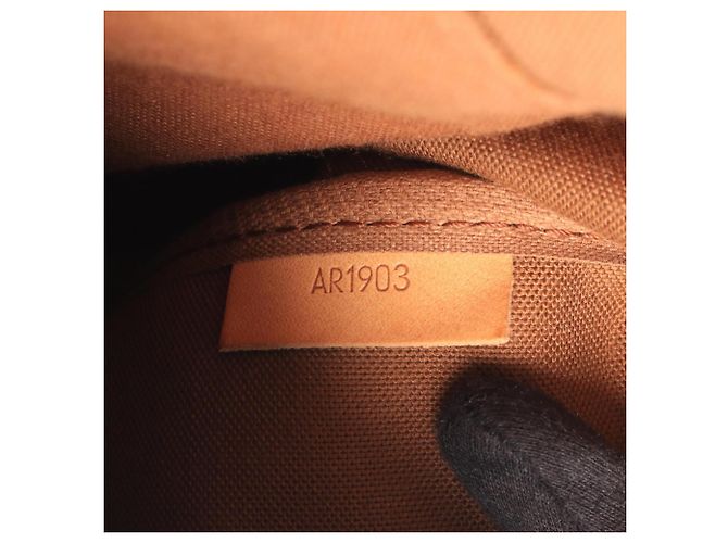 Borsa a tracolla Louis Vuitton Saumur 35 Monogram Marrone - vista 6