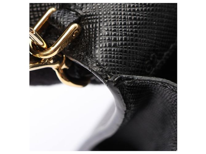 Borsa a tracolla Prada Saffiano con logo triangolare Nero - vista 8