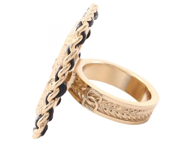 Anello Motif Orologio Chanel B23A Première Nero D'oro - vista 2