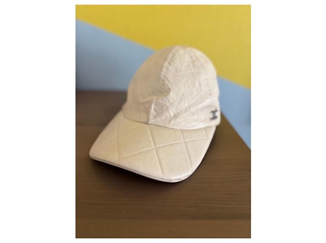 Chanel Cappellino in Pelle Matelassé Beige - vista 2