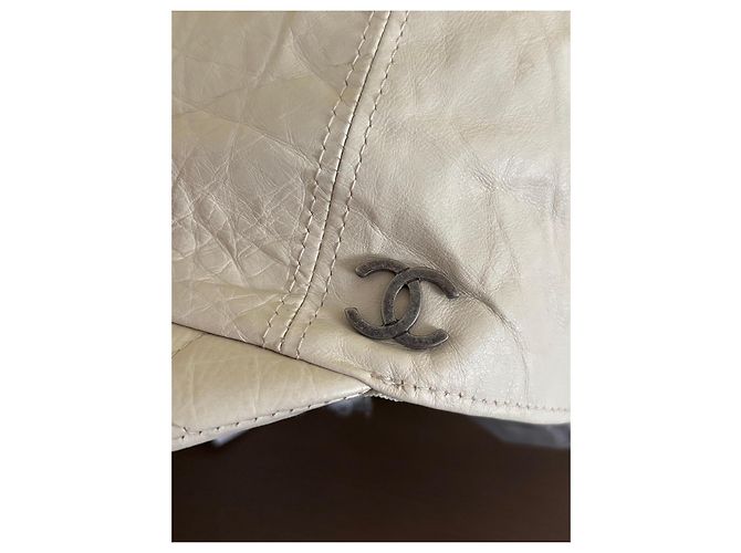 Chanel Cappellino in Pelle Matelassé Beige - vista 3