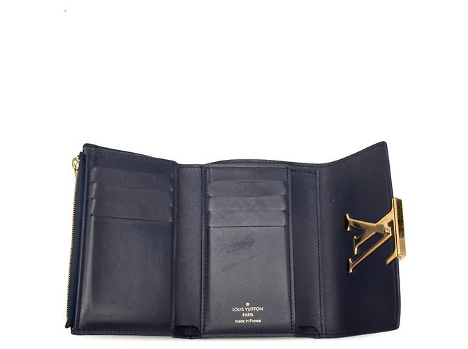 Louis Vuitton Portefeuille Capucines Compact Tri-fold Wallet Blu navy - vista 6
