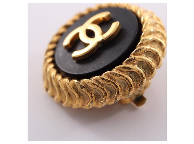 Orecchini a clip rotondi Chanel Coco Mark Nero D'oro - vista 6
