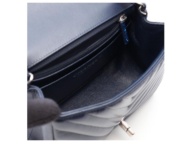 Borsa a tracolla Mini Chanel Chevron V-Stitch Blu navy - vista 3