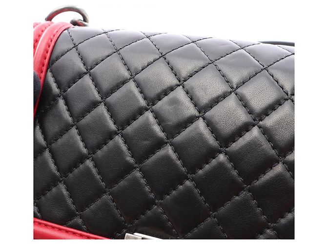 Borsa a tracolla Chanel Boy in pelle di agnello nera e rossa Nero Rosso - vista 10