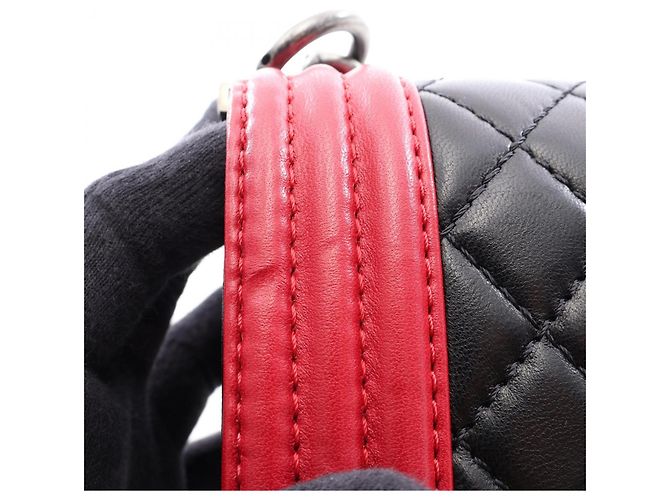 Borsa a tracolla Chanel Boy in pelle di agnello nera e rossa Nero Rosso - vista 11