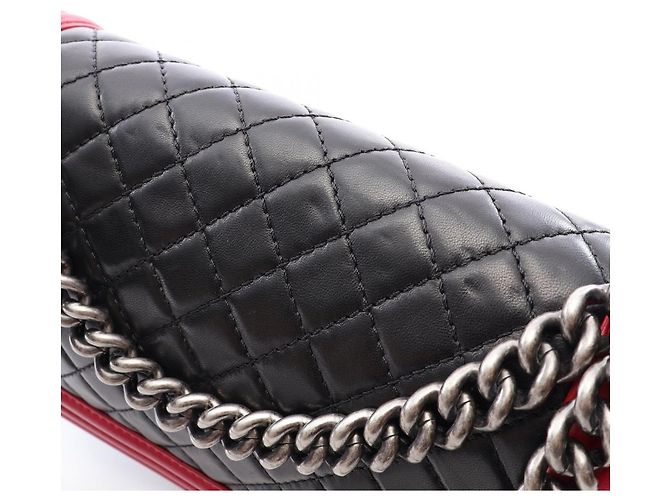 Borsa a tracolla Chanel Boy in pelle di agnello nera e rossa Nero Rosso - vista 12