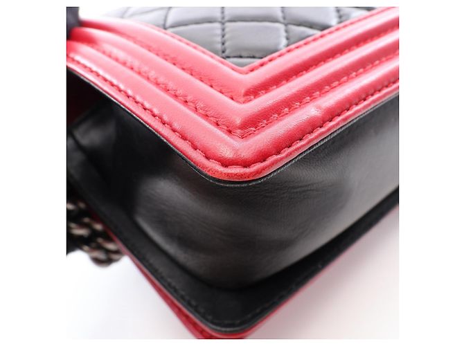 Borsa a tracolla Chanel Boy in pelle di agnello nera e rossa Nero Rosso - vista 6